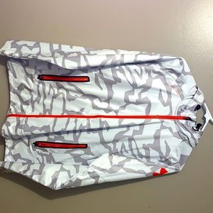 Medium men’s windbreaker